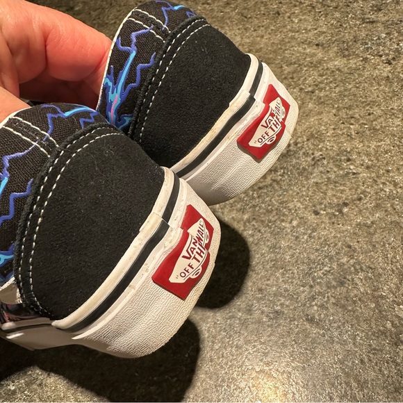 Vans Women's 7 Black Suede and Vibrant Canvas Pattern Sneakers - Picture 2 of 7